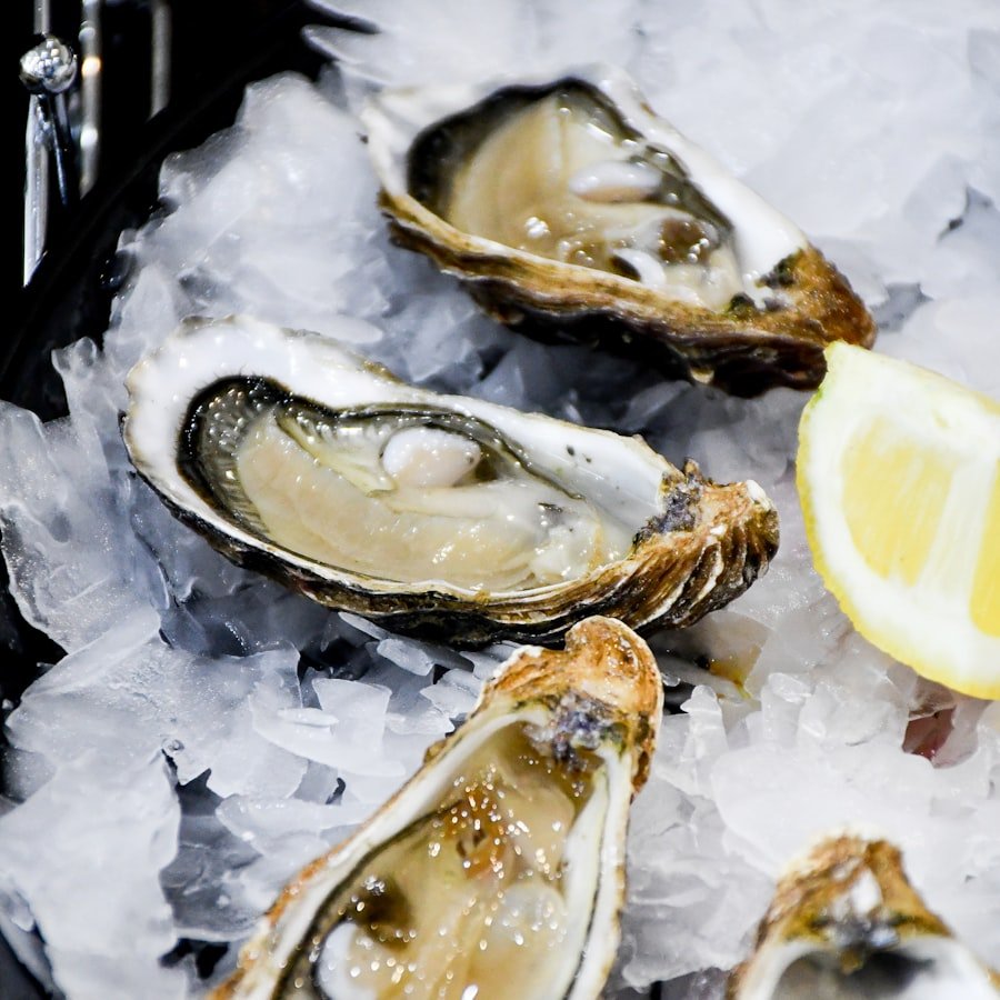Fresh oysters on ice